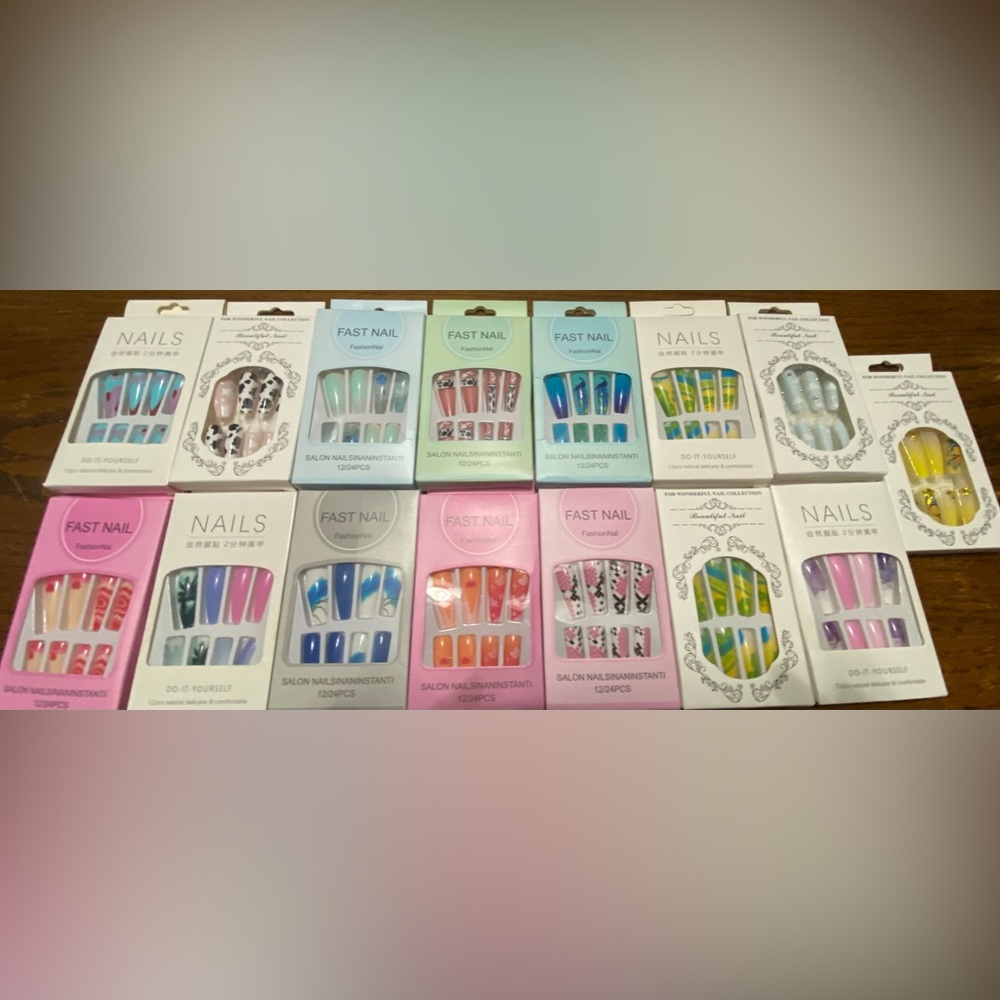 🛑SOLD🛑 Bundle of Press on nails